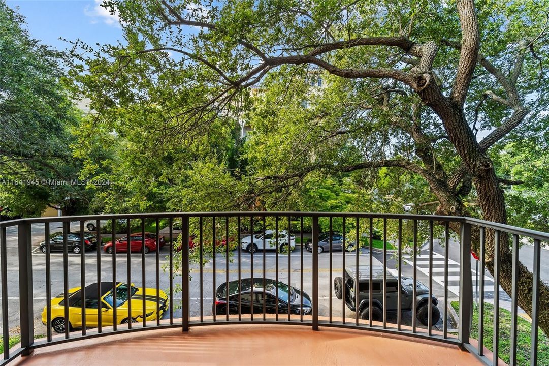 Recently Sold: $985,000 (3 beds, 3 baths, 1664 Square Feet)