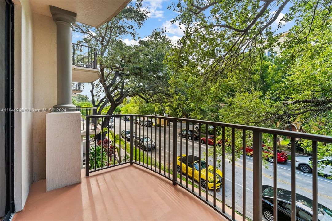 Recently Sold: $985,000 (3 beds, 3 baths, 1664 Square Feet)