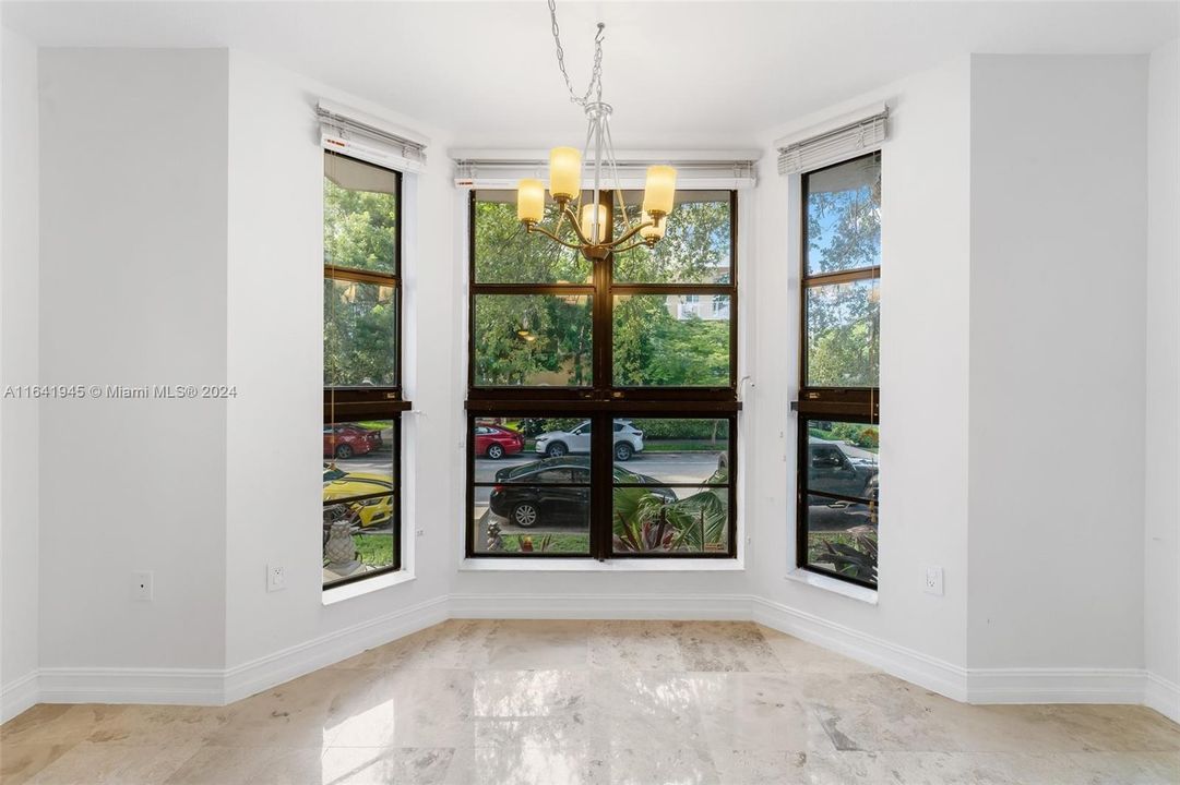 Recently Sold: $985,000 (3 beds, 3 baths, 1664 Square Feet)