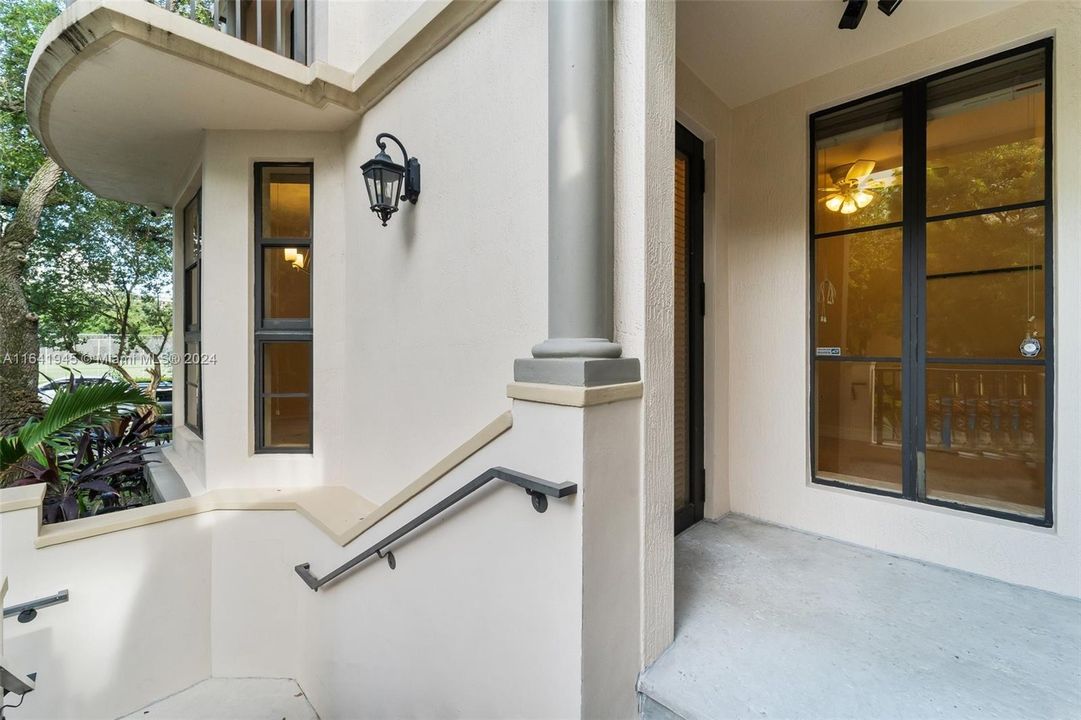 Recently Sold: $985,000 (3 beds, 3 baths, 1664 Square Feet)