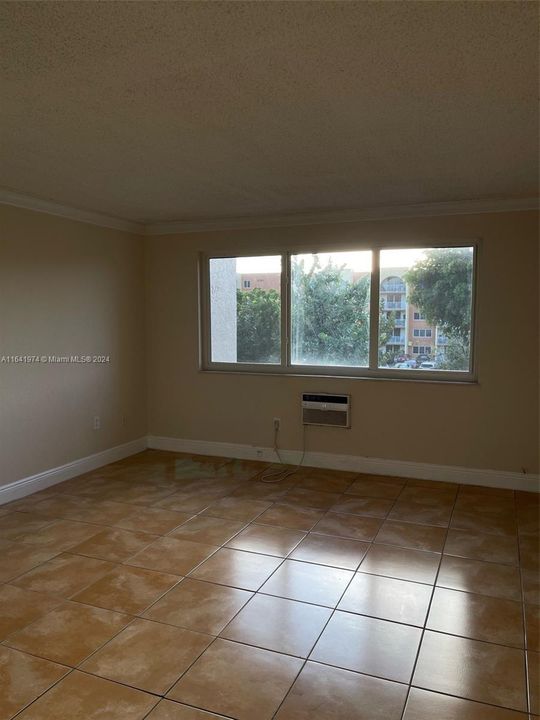 For Rent: $1,750 (1 beds, 1 baths, 429 Square Feet)