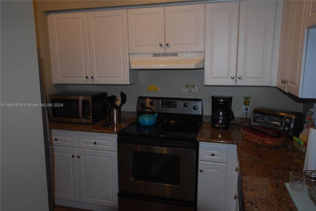 For Rent: $5,000 (2 beds, 2 baths, 1030 Square Feet)