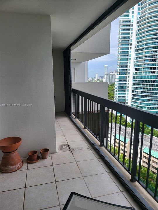 En Venta: $729,000 (2 camas, 2 baños, 1100 Pies cuadrados)