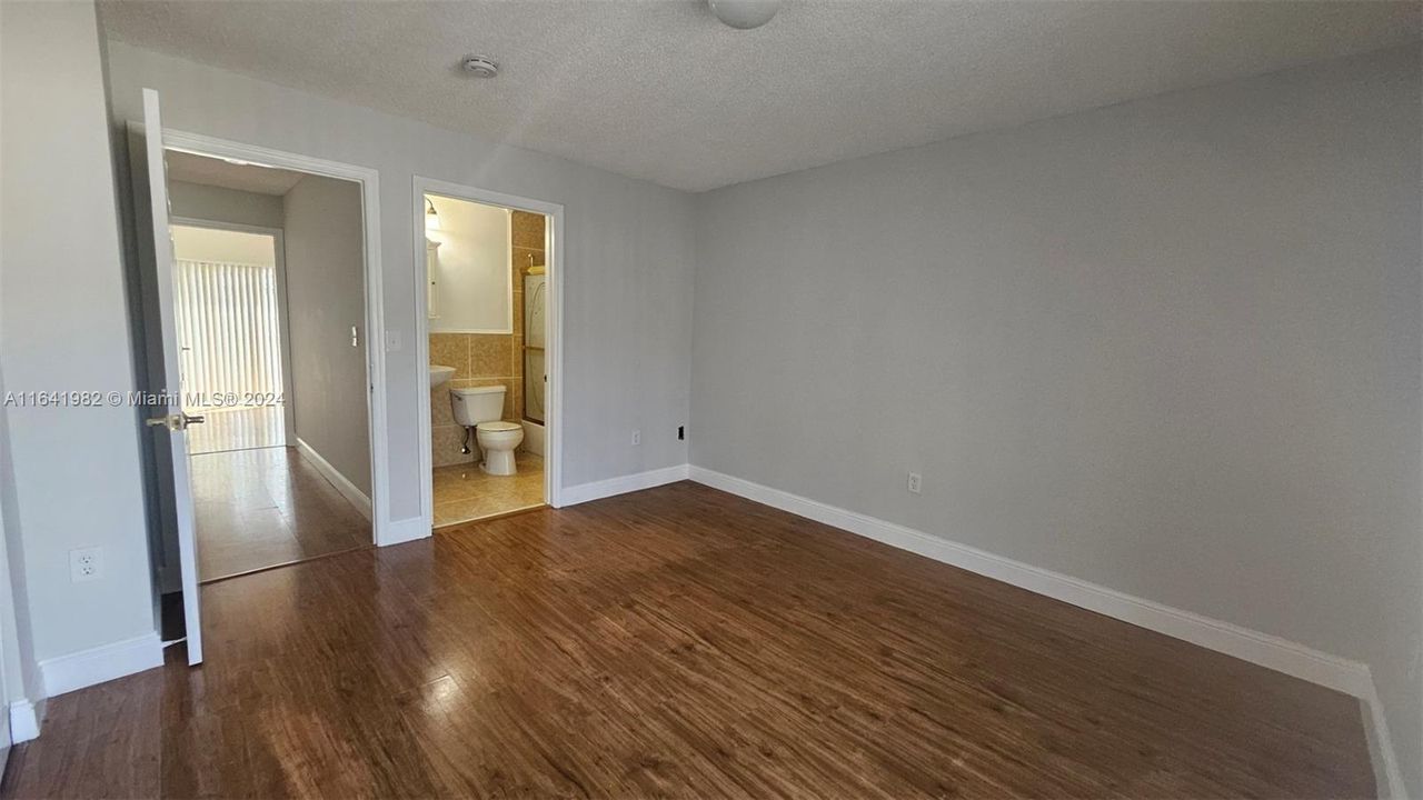 Active With Contract: $2,500 (2 beds, 2 baths, 1100 Square Feet)