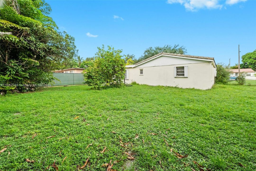 Active With Contract: $619,000 (3 beds, 2 baths, 1404 Square Feet)