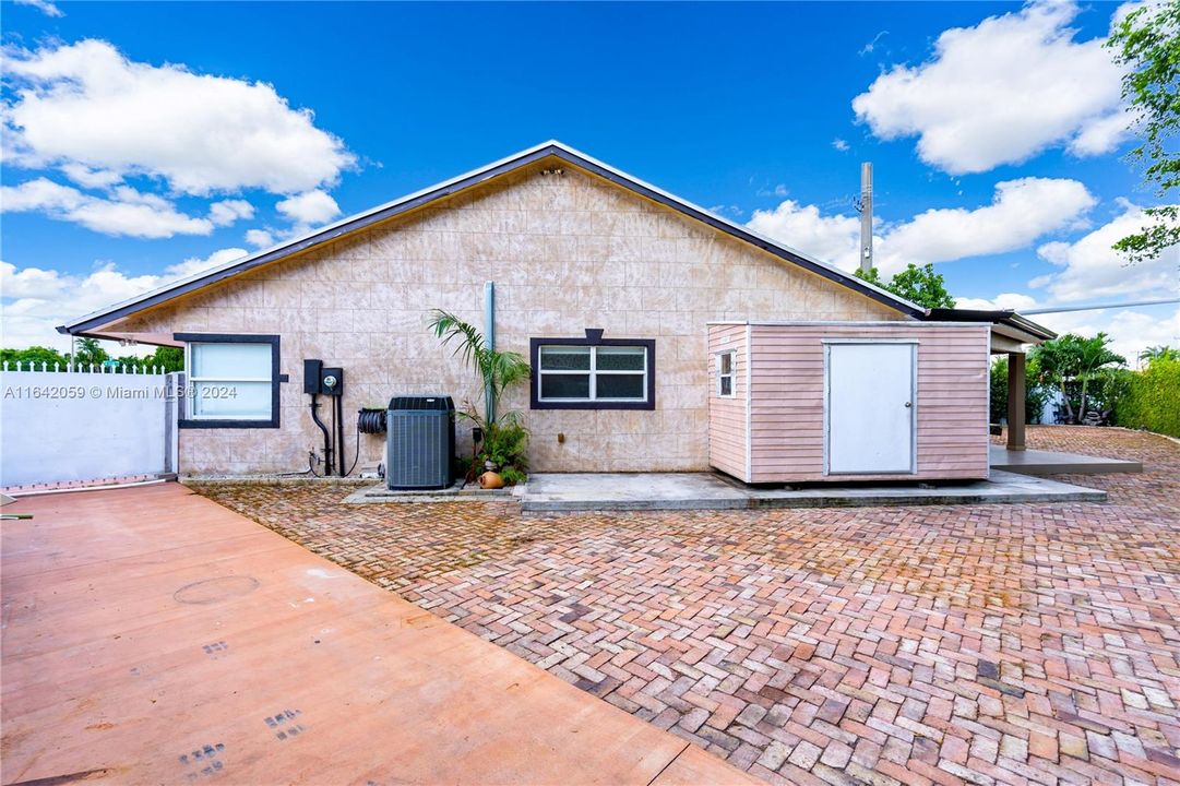 For Sale: $709,500 (4 beds, 2 baths, 1691 Square Feet)