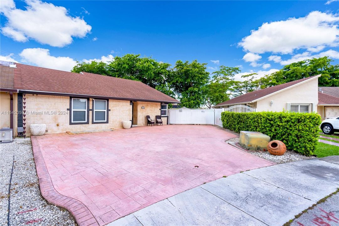 For Sale: $709,500 (4 beds, 2 baths, 1691 Square Feet)