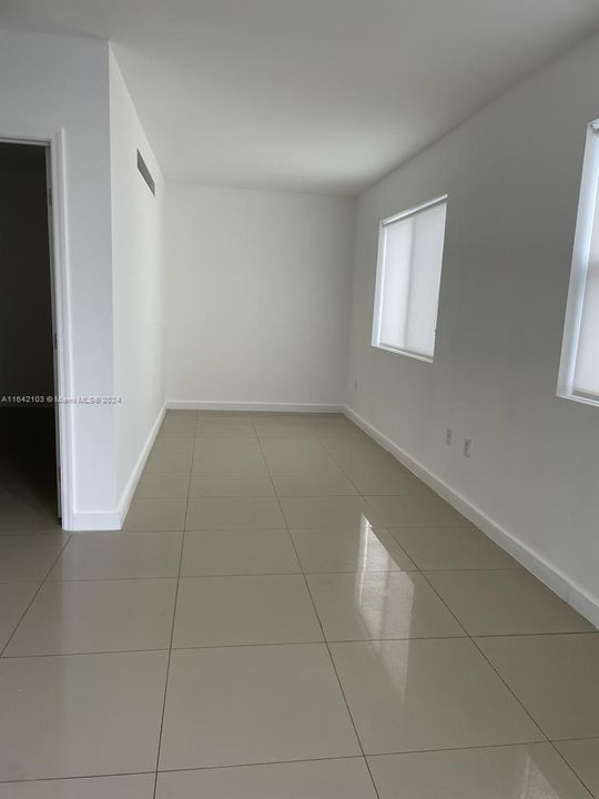 Recently Rented: $2,650 (3 beds, 2 baths, 1240 Square Feet)