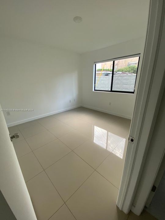 Recently Rented: $2,650 (3 beds, 2 baths, 1240 Square Feet)