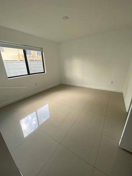 Recently Rented: $2,650 (3 beds, 2 baths, 1240 Square Feet)