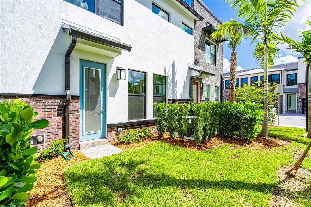 Active With Contract: $4,200 (3 beds, 2 baths, 1816 Square Feet)