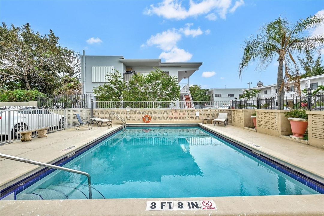 Recently Rented: $2,200 (1 beds, 1 baths, 794 Square Feet)