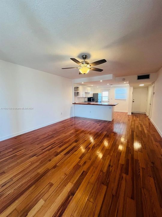 Recently Rented: $2,200 (1 beds, 1 baths, 794 Square Feet)