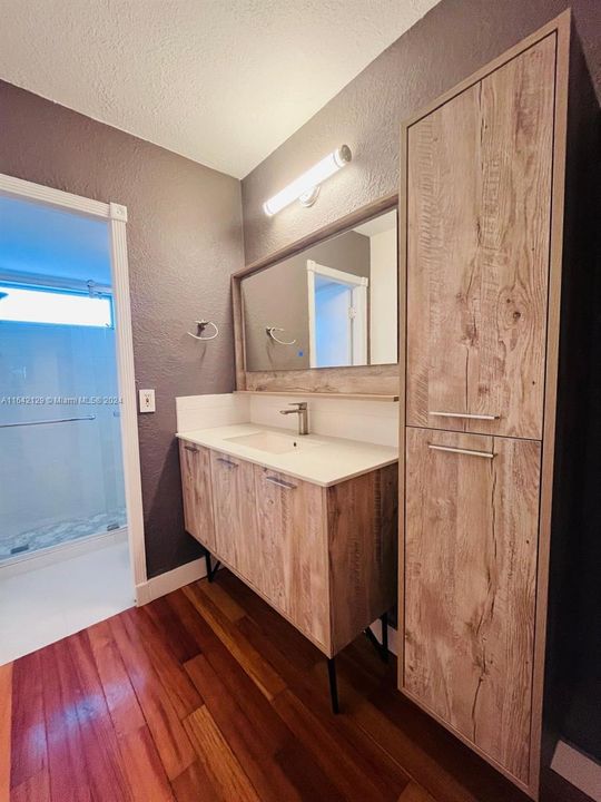 Recently Rented: $2,200 (1 beds, 1 baths, 794 Square Feet)