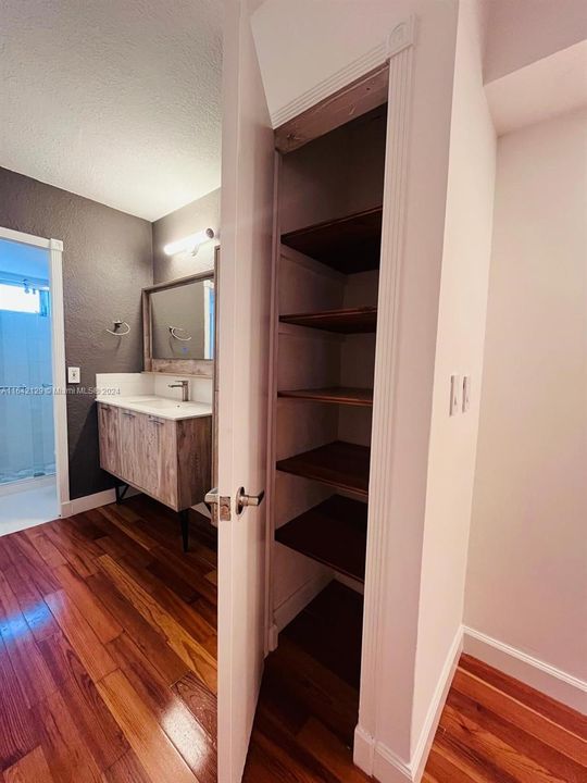 Recently Rented: $2,200 (1 beds, 1 baths, 794 Square Feet)