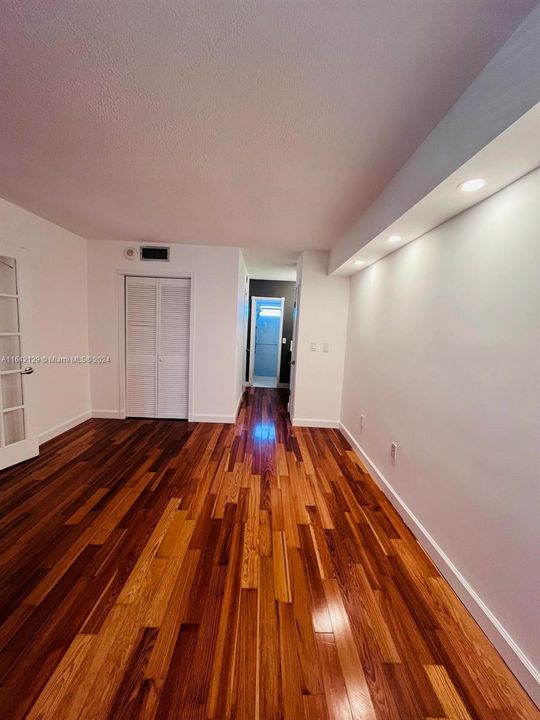 Recently Rented: $2,200 (1 beds, 1 baths, 794 Square Feet)
