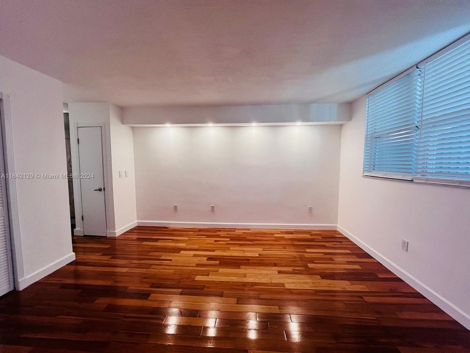Recently Rented: $2,200 (1 beds, 1 baths, 794 Square Feet)
