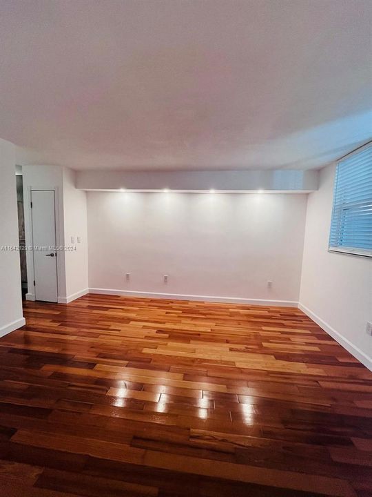 Recently Rented: $2,200 (1 beds, 1 baths, 794 Square Feet)