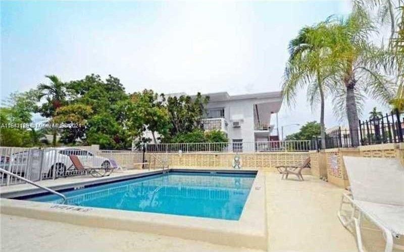 Recently Rented: $2,200 (1 beds, 1 baths, 794 Square Feet)