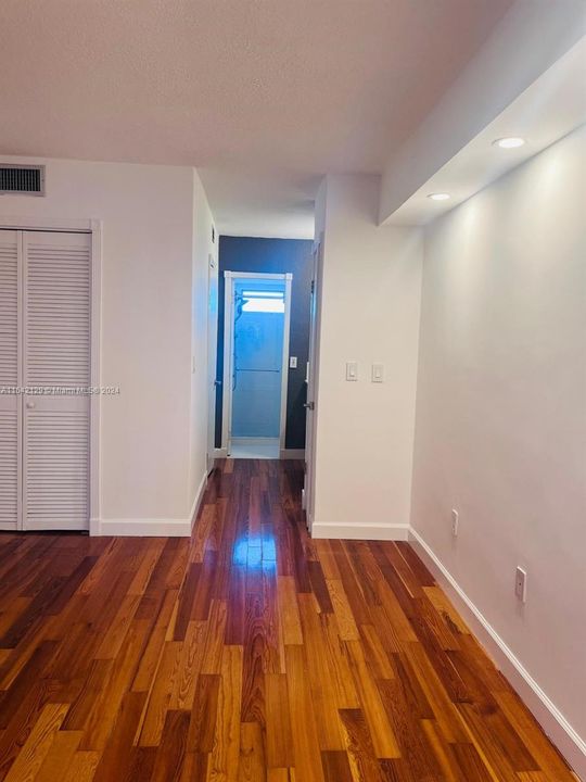 Recently Rented: $2,200 (1 beds, 1 baths, 794 Square Feet)