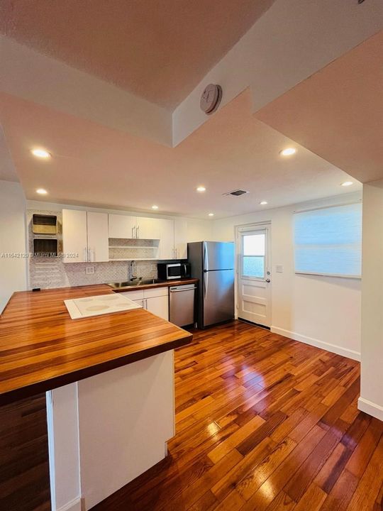 Recently Rented: $2,200 (1 beds, 1 baths, 794 Square Feet)