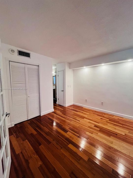 Recently Rented: $2,200 (1 beds, 1 baths, 794 Square Feet)
