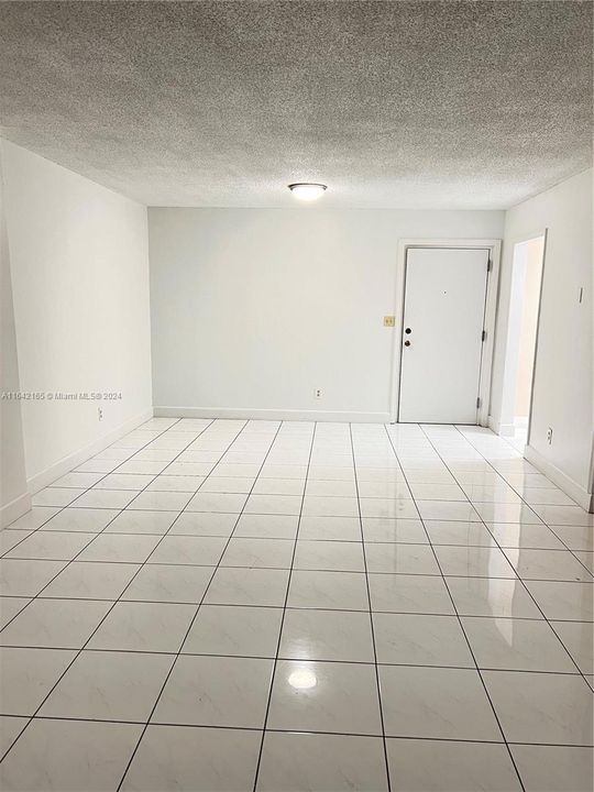 Active With Contract: $1,850 (1 beds, 1 baths, 777 Square Feet)