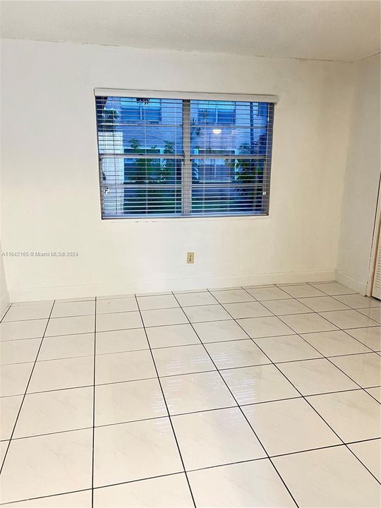 Active With Contract: $1,850 (1 beds, 1 baths, 777 Square Feet)