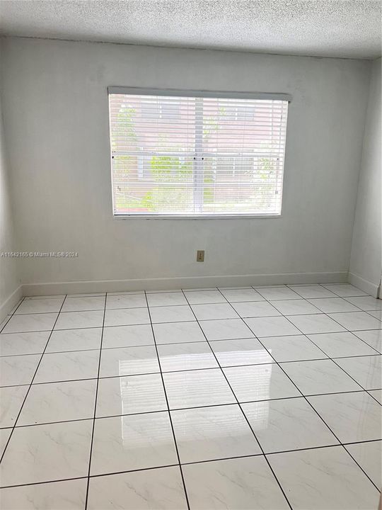 Active With Contract: $1,850 (1 beds, 1 baths, 777 Square Feet)