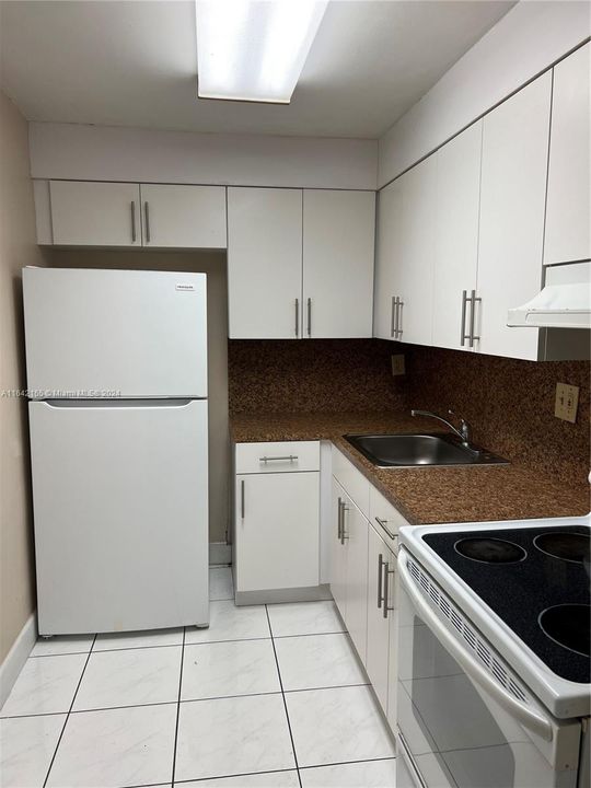 Active With Contract: $1,850 (1 beds, 1 baths, 777 Square Feet)