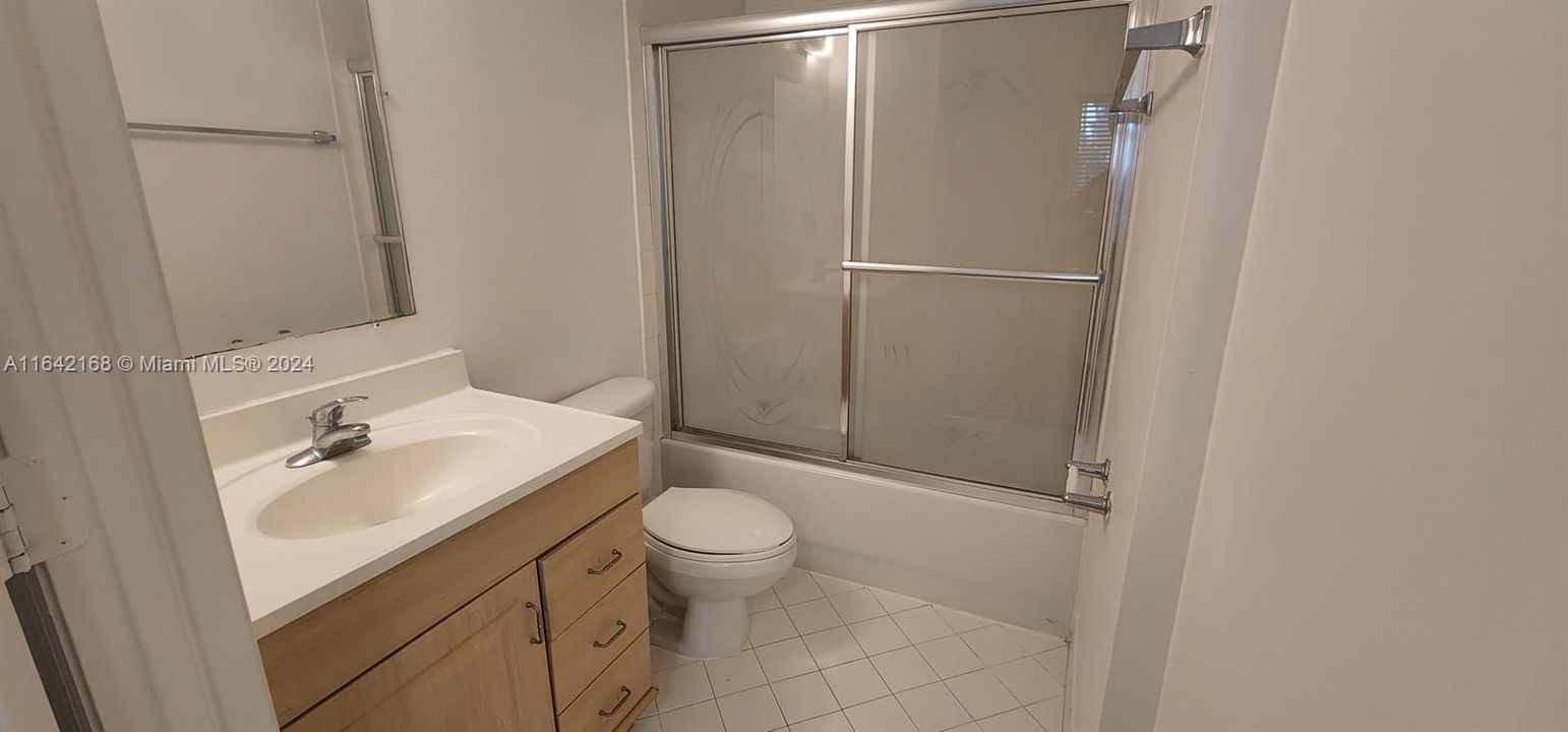 Active With Contract: $1,900 (2 beds, 2 baths, 920 Square Feet)