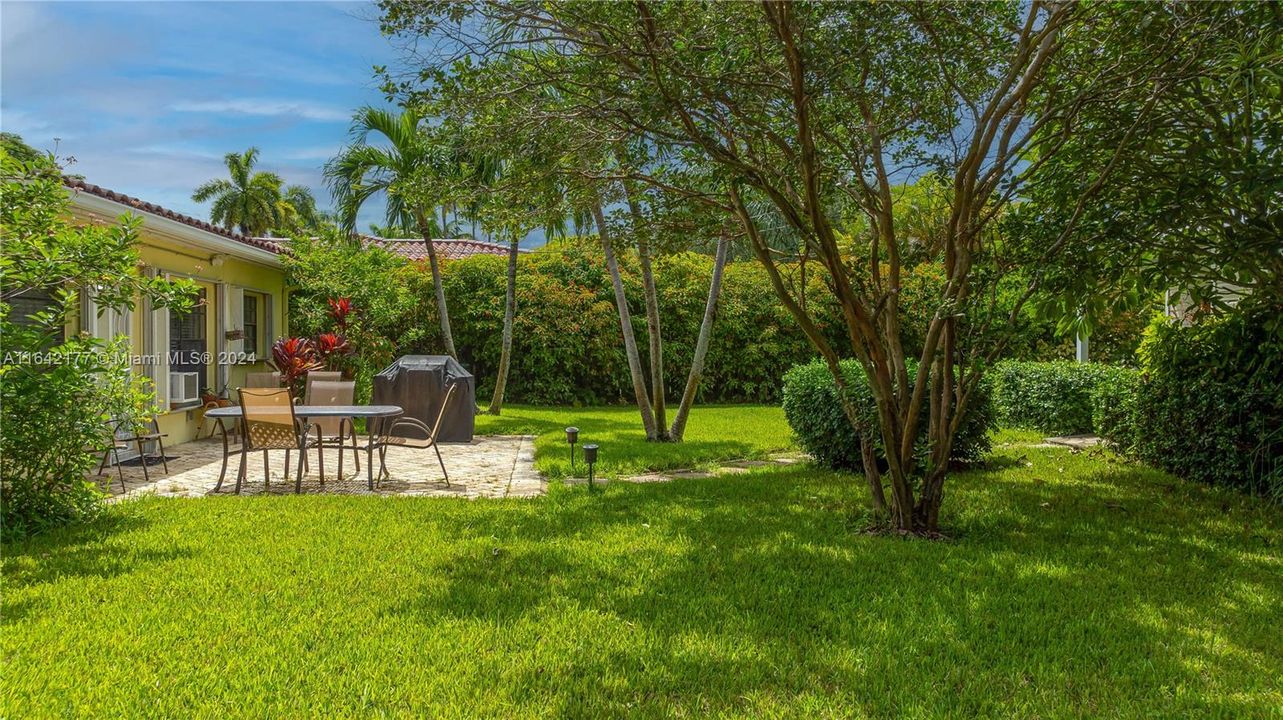 Recently Sold: $1,500,000 (3 beds, 2 baths, 1432 Square Feet)