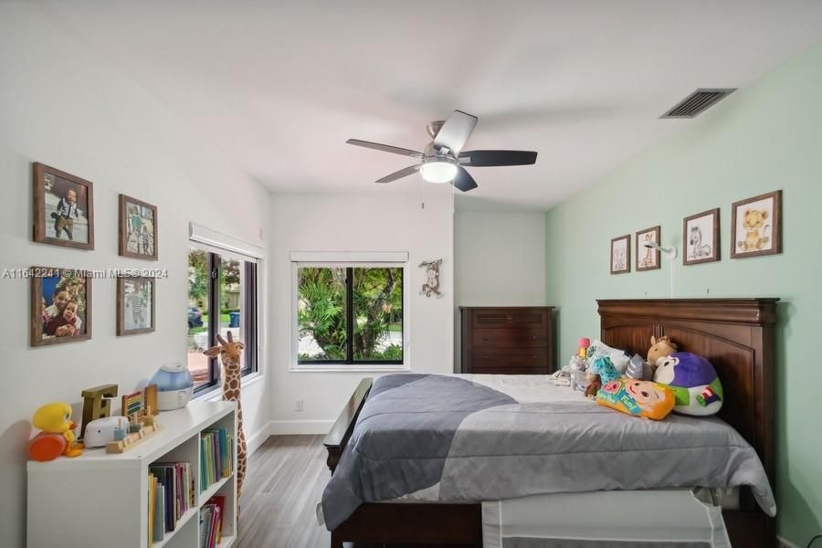 Active With Contract: $1,000,000 (3 beds, 2 baths, 2135 Square Feet)