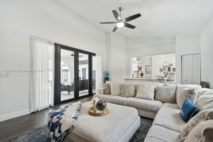 Active With Contract: $1,000,000 (3 beds, 2 baths, 2135 Square Feet)