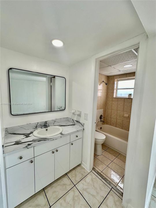 Active With Contract: $2,000 (1 beds, 1 baths, 741 Square Feet)