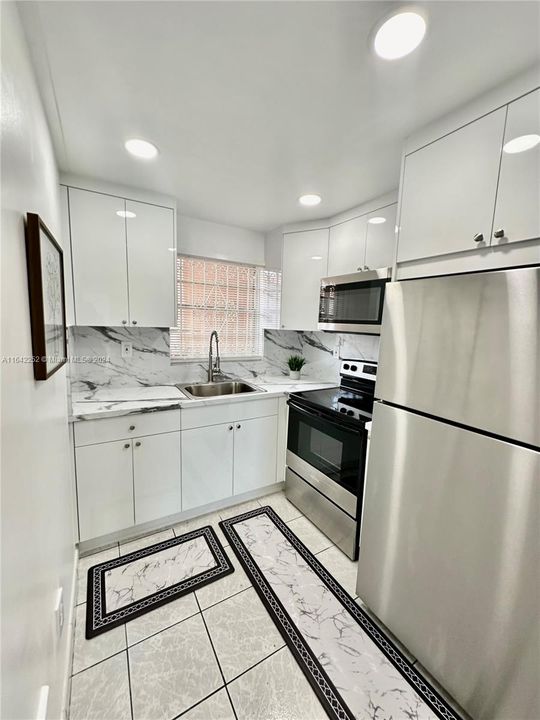 Active With Contract: $2,000 (1 beds, 1 baths, 741 Square Feet)