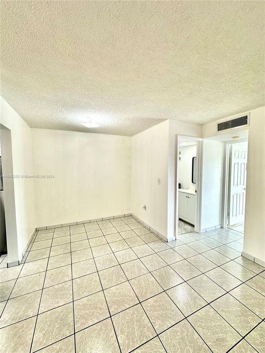 Active With Contract: $2,000 (1 beds, 1 baths, 741 Square Feet)