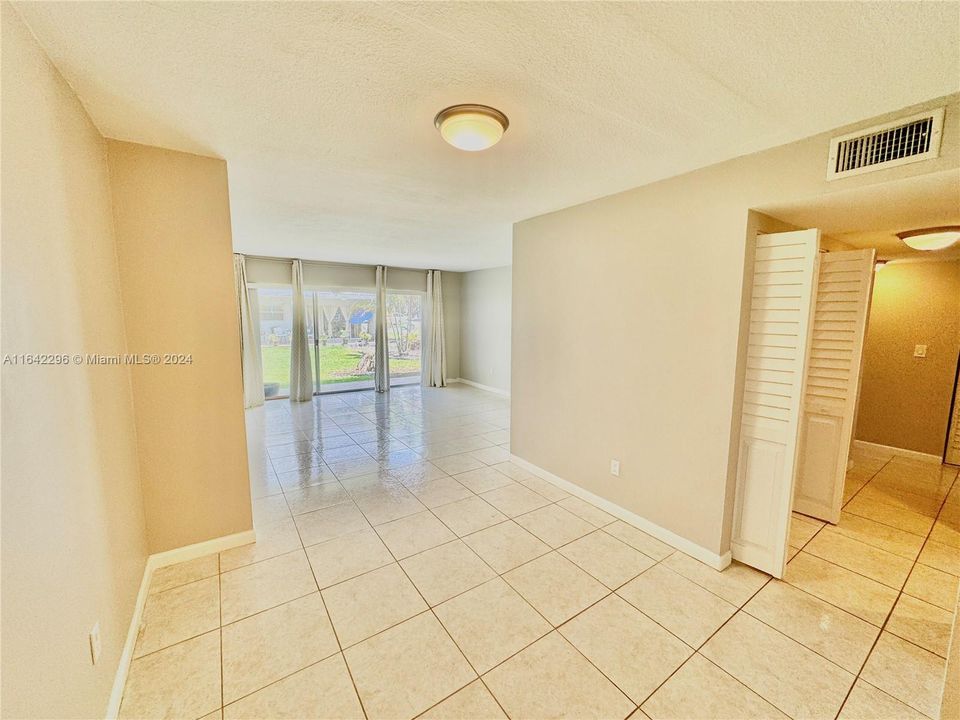 Active With Contract: $2,175 (1 beds, 1 baths, 1149 Square Feet)