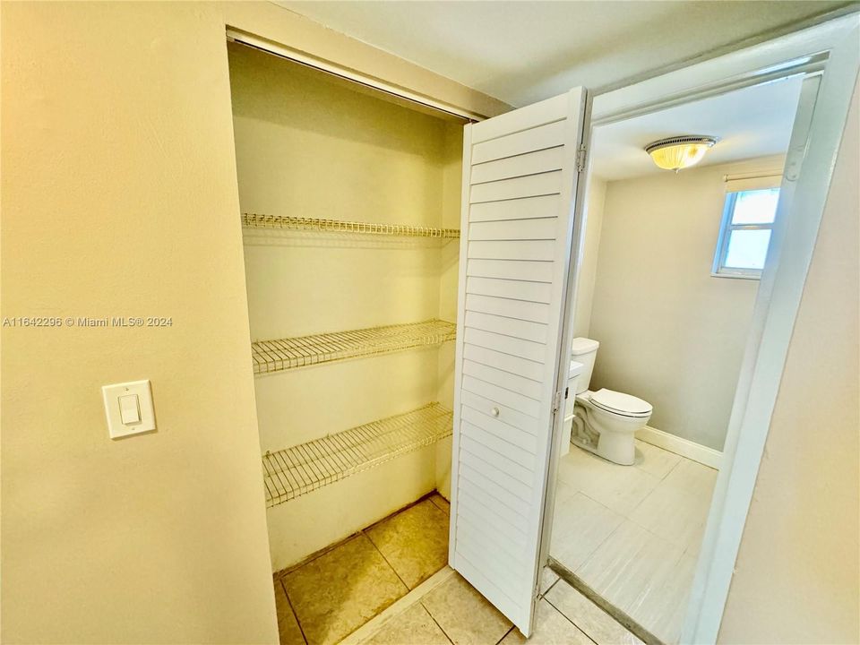 Active With Contract: $2,175 (1 beds, 1 baths, 1149 Square Feet)