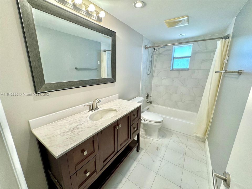 Active With Contract: $2,175 (1 beds, 1 baths, 1149 Square Feet)