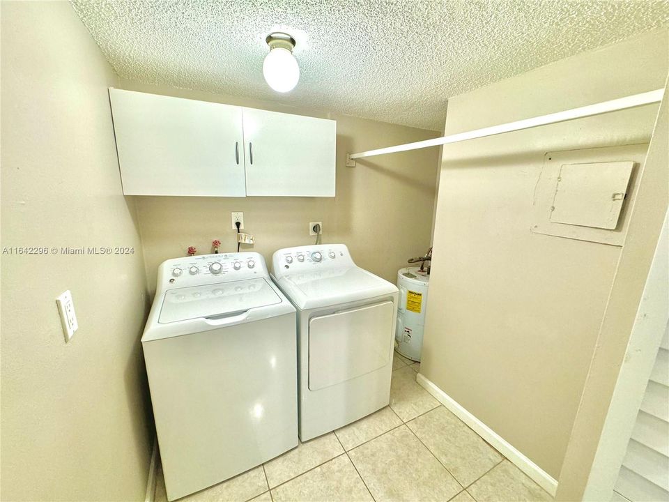 Active With Contract: $2,175 (1 beds, 1 baths, 1149 Square Feet)