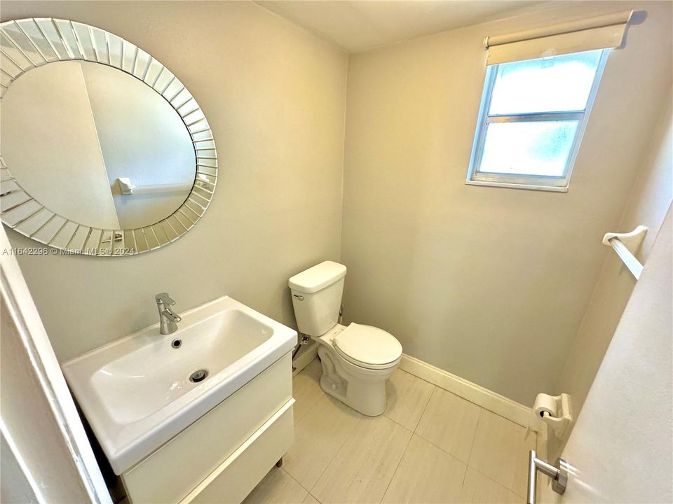 Active With Contract: $2,175 (1 beds, 1 baths, 1149 Square Feet)