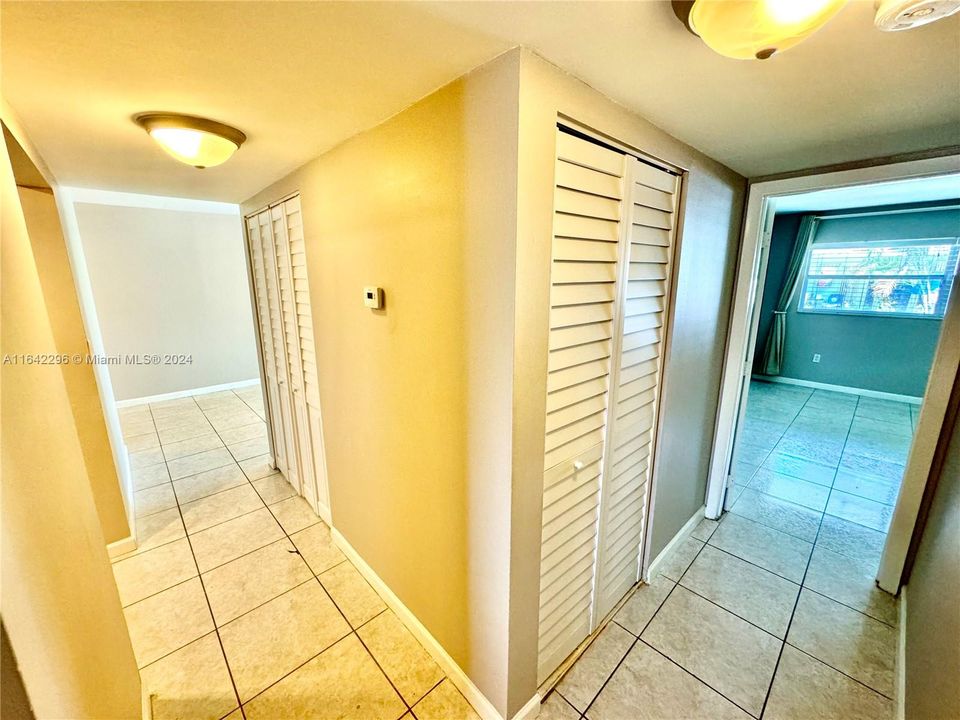 Active With Contract: $2,175 (1 beds, 1 baths, 1149 Square Feet)