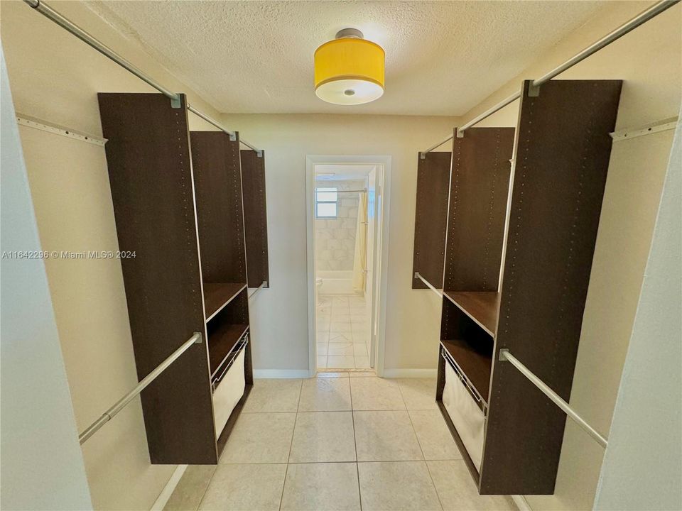 Active With Contract: $2,175 (1 beds, 1 baths, 1149 Square Feet)