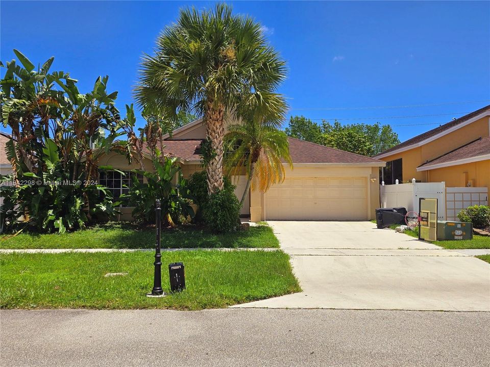 Active With Contract: $555,000 (3 beds, 2 baths, 1647 Square Feet)