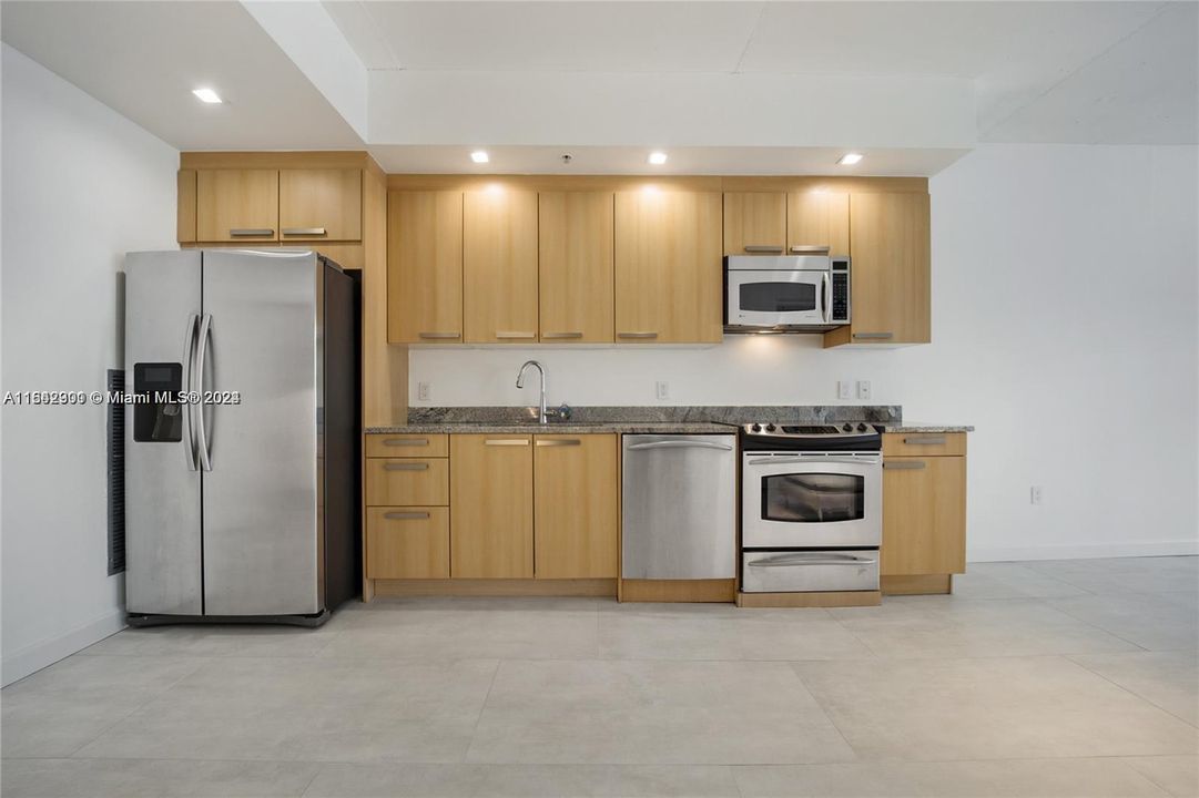 For Sale: $779,000 (1 beds, 1 baths, 962 Square Feet)