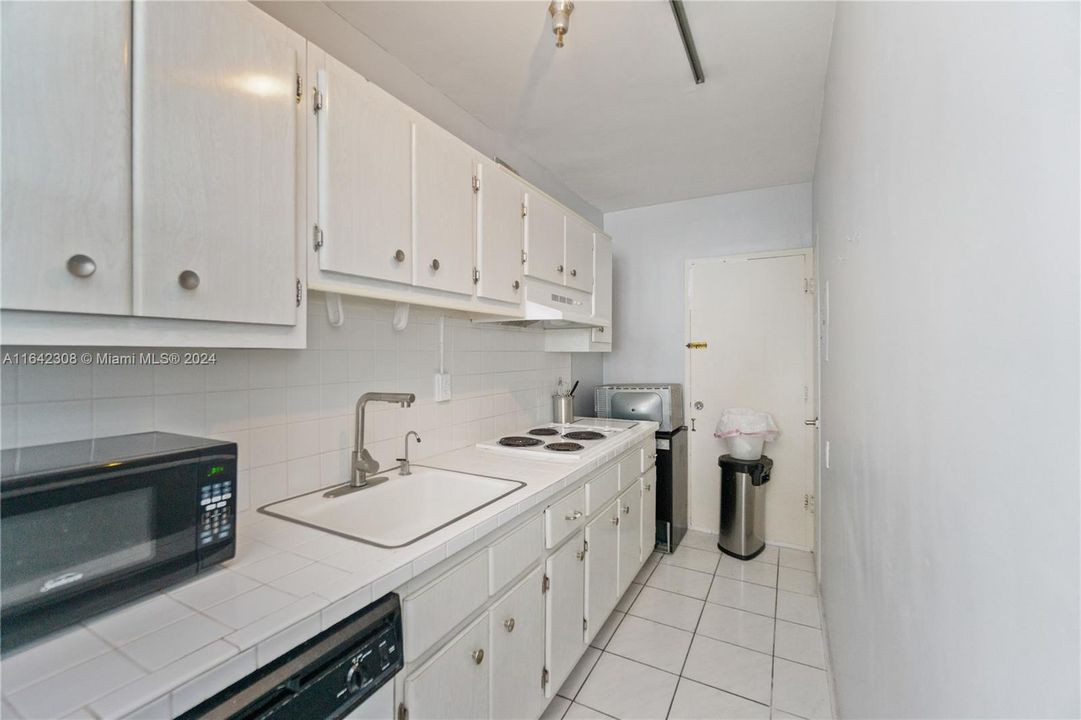 For Sale: $349,000 (0 beds, 1 baths, 530 Square Feet)