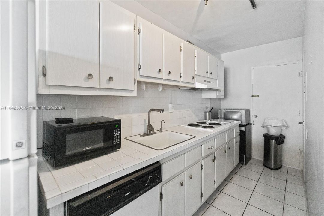 En Venta: $349,000 (0 camas, 1 baños, 530 Pies cuadrados)