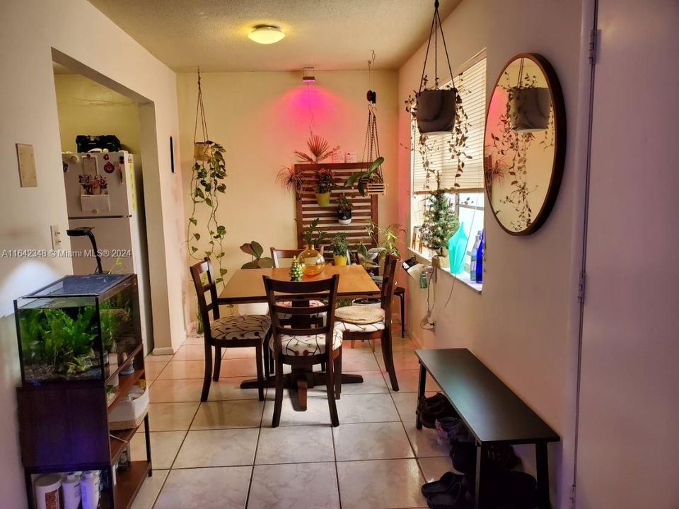 For Sale: $179,000 (2 beds, 1 baths, 773 Square Feet)