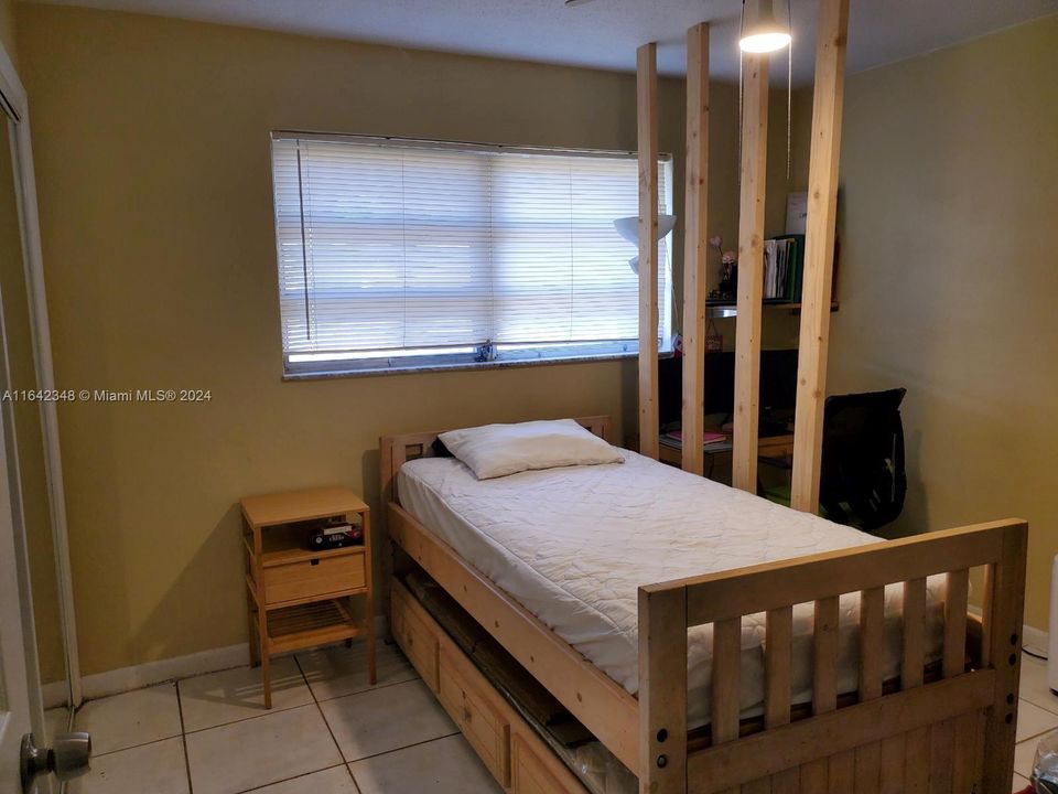 For Sale: $179,000 (2 beds, 1 baths, 773 Square Feet)